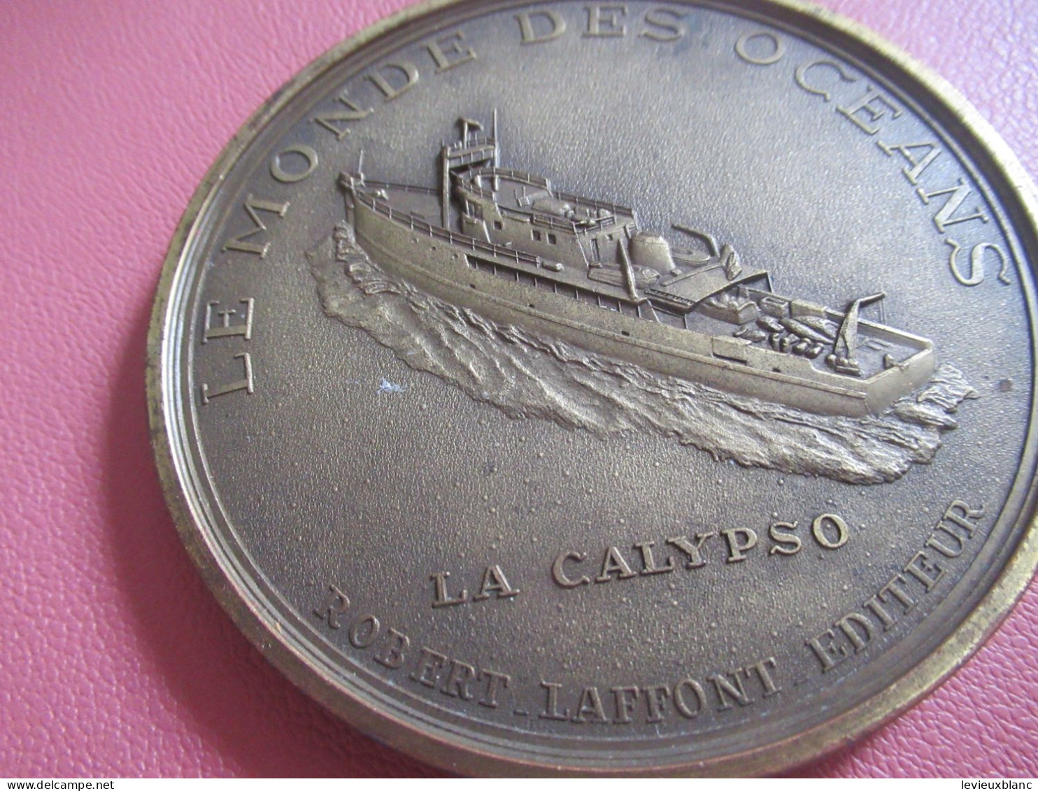 Médaille " Commandant Jacques -Yves COUSTEAU"/Duboc / La Calypso/Le Monde Des Océans/Laffont Editeur/1980         MED493 - Sonstige & Ohne Zuordnung