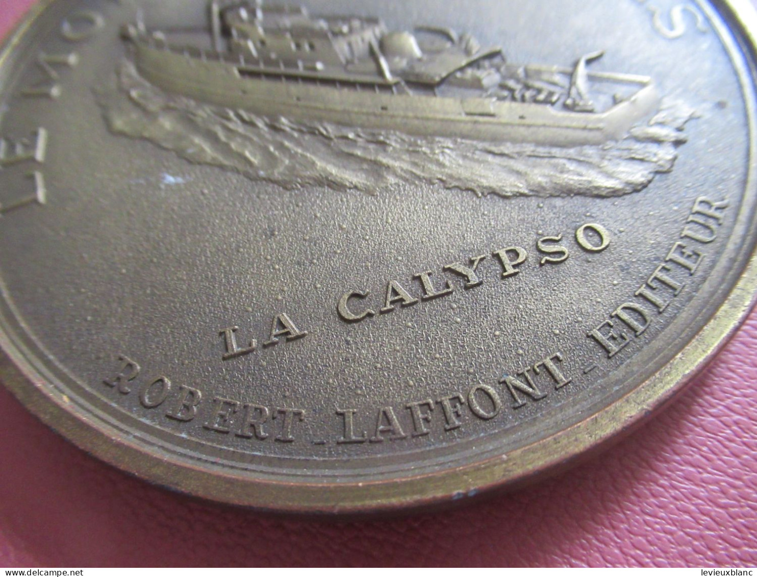 Médaille " Commandant Jacques -Yves COUSTEAU"/Duboc / La Calypso/Le Monde Des Océans/Laffont Editeur/1980         MED493 - Autres & Non Classés