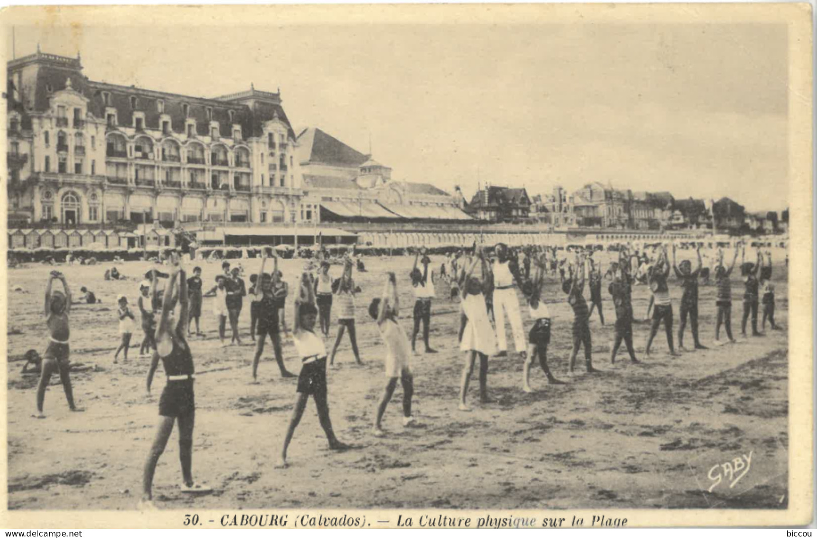 Cp CABOURG (Calvados) 14 - La Culture Physique Sur La Plage N° 30 - Cabourg