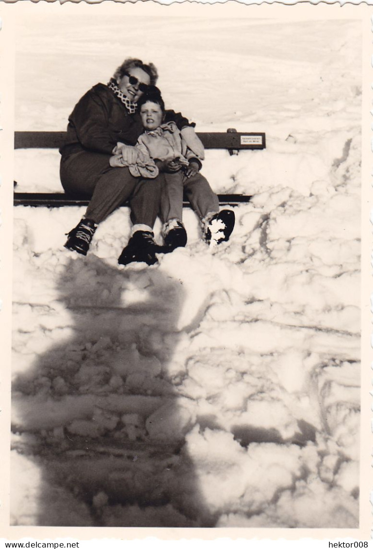 Altes Foto Vintage. Frau Mit Kind Im Schnee. (  B10  ) - Anonymous Persons