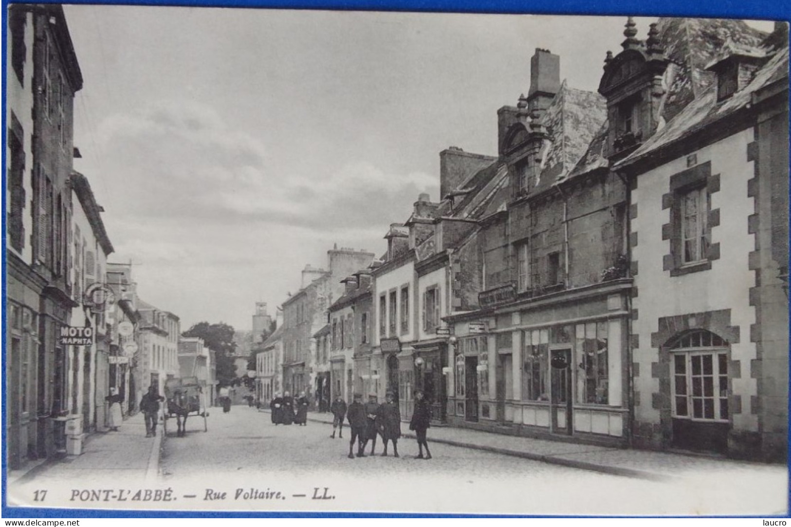 Pont L'abbé. Rue Voltaire. Édition LL 17 - Pont L'Abbe