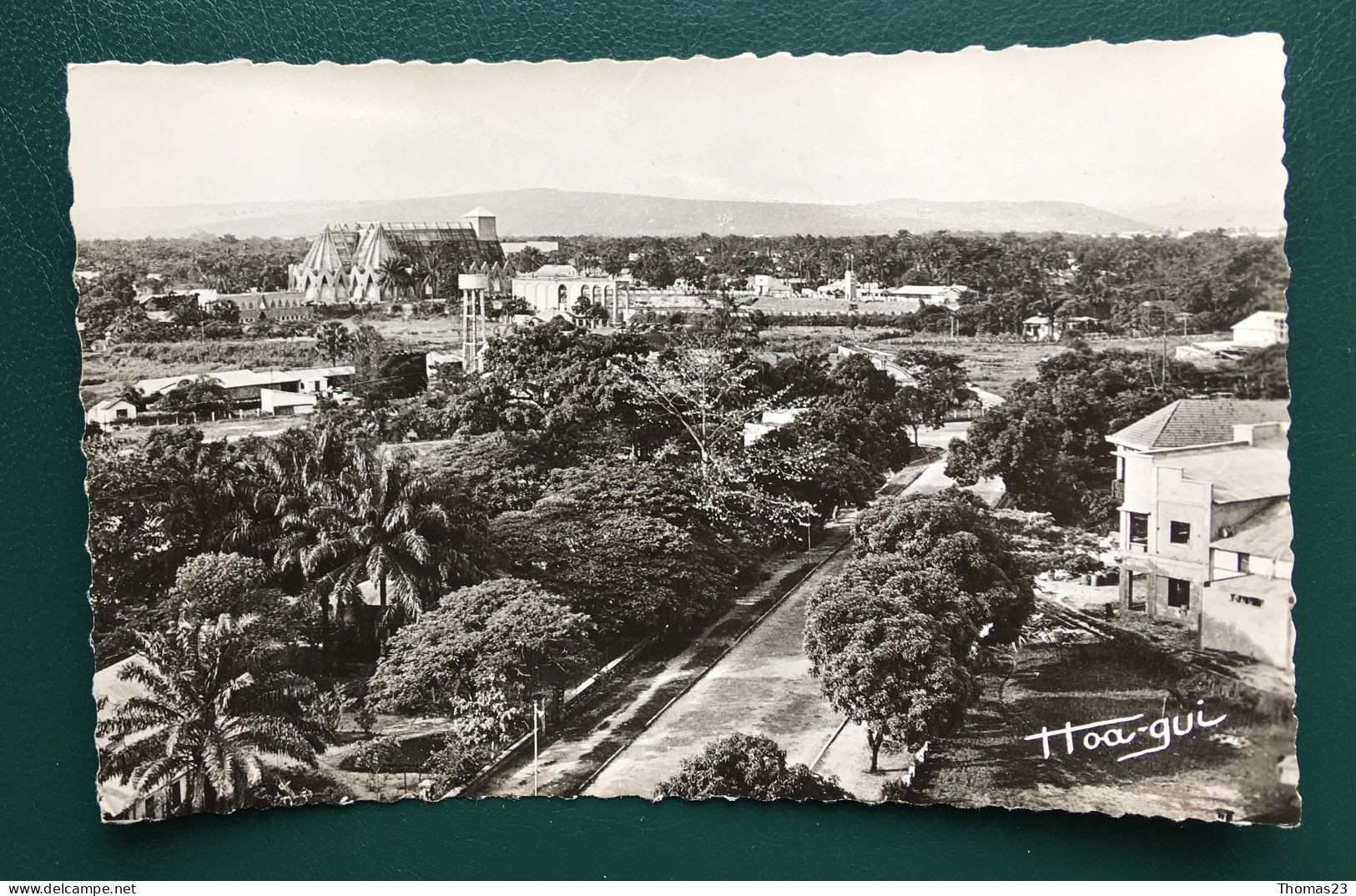 Vue Générale Sur La Cathédrale Sainte-Anne Et Le Stade Eboué, Lib "Au Messager", N° 529 - Brazzaville