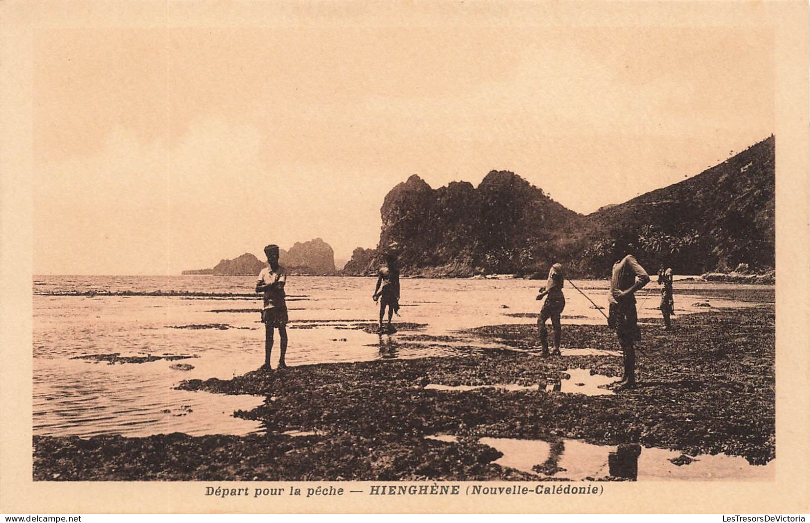 FRANCE - Départ Pour La Pêche - Hienghène (Nouvelle Calédonie) - Vue Sur La Plage - Animé - Carte Postale Ancienne - Nouvelle Calédonie