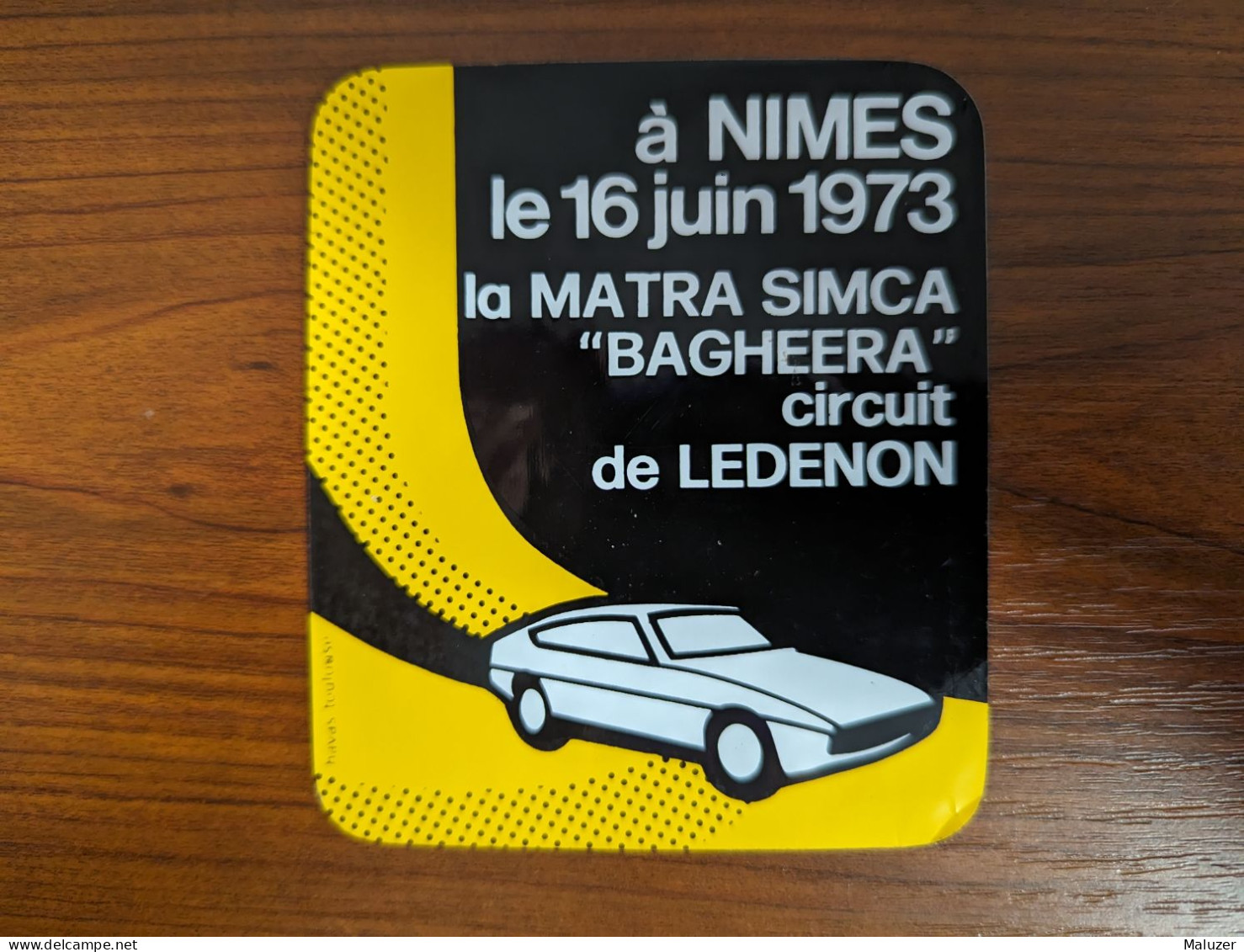 AUTOCOLLANT NIMES – 16 JUIN 1973 – MATRA SIMCA BAGHEERA – CIRCUIT DE LEDENON – AUTOMOBILE VOITURE AUTO  – 30 GARD - Autocollants