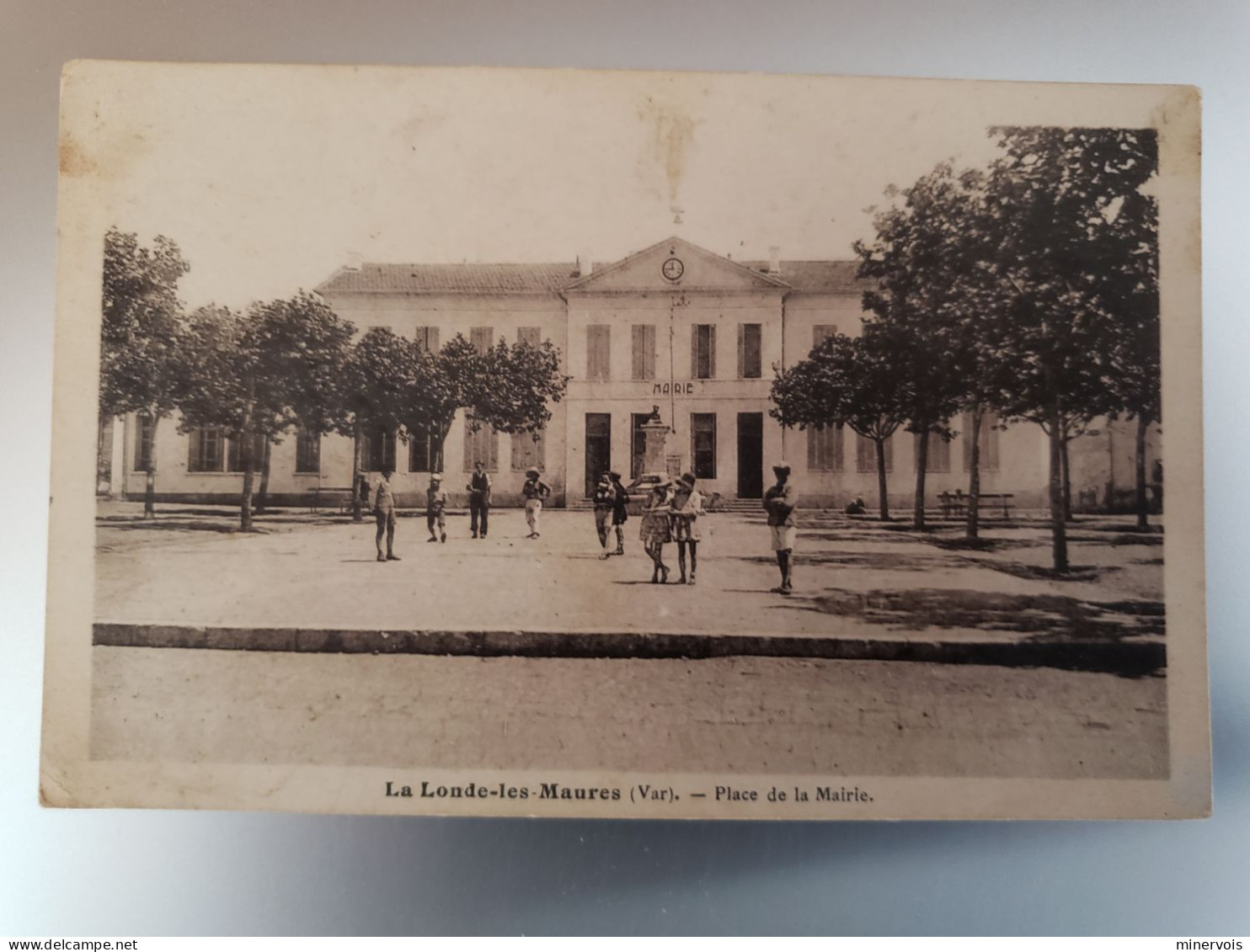 La Londe Des Maures - Place De La Mairie - La Londe Les Maures