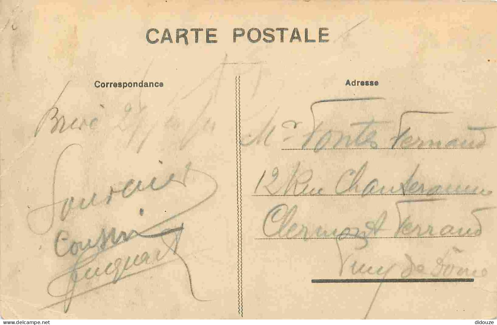 19 - Brive - Caisse D'Epargne - Animée - CPA - Oblitération Ronde De 1911 - Etat Pli Visible - Voir Scans Recto-Verso - Brive La Gaillarde