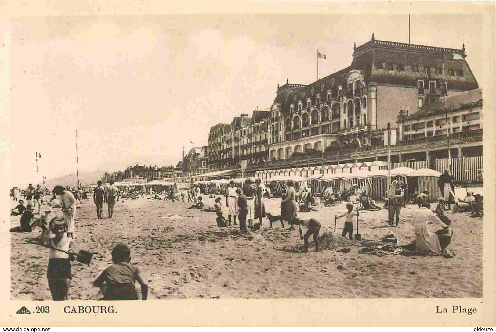 14 - Cabourg - La Plage - Animée - Scènes De Plage - CPA - Voir Scans Recto-Verso - Cabourg