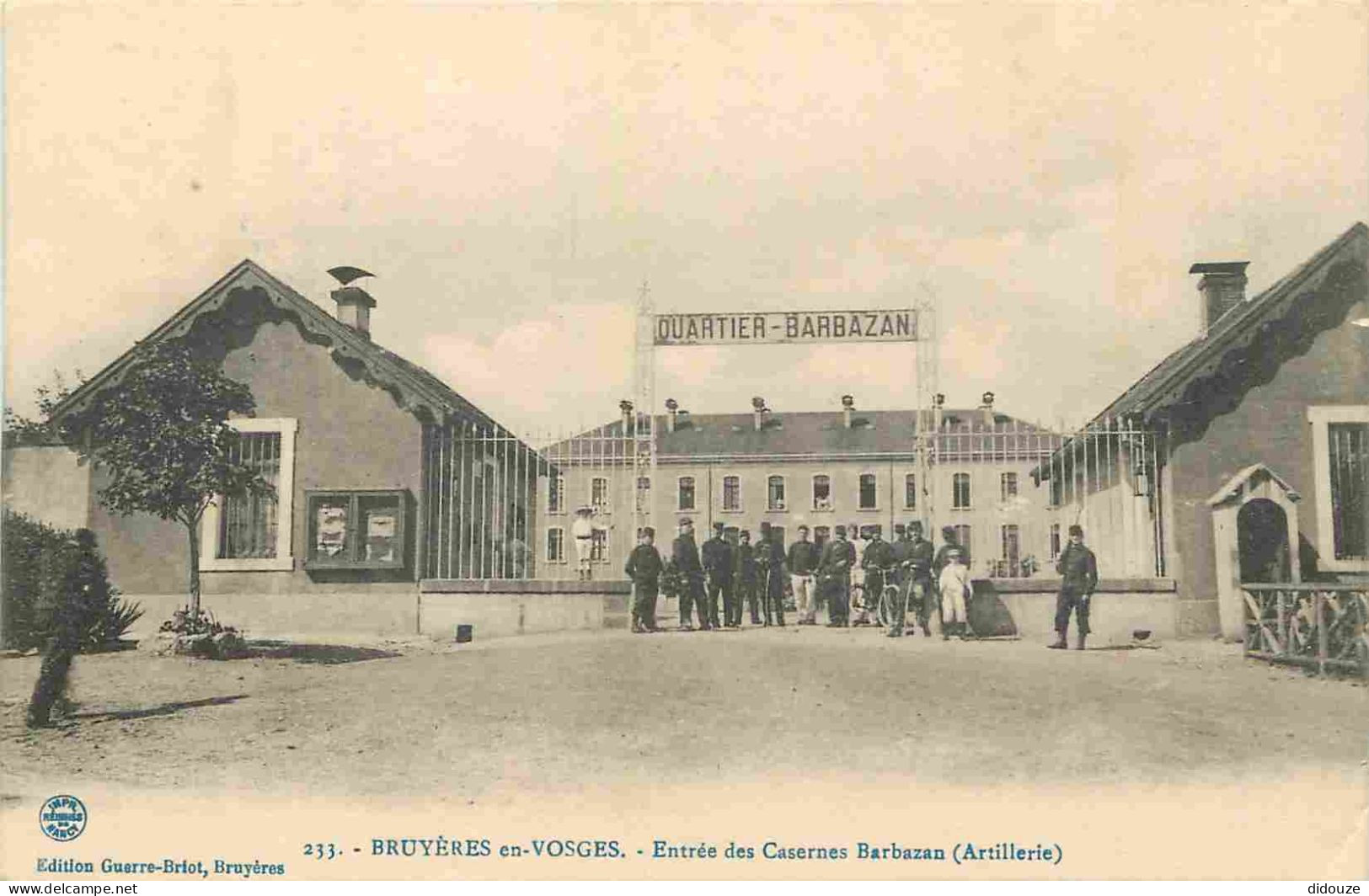 88 - Bruyères En Vosges - Entrée Des Casernes Barbazan - Artillerie - Animée - Militaria - Correspondance - CPA - Voir S - Bruyeres