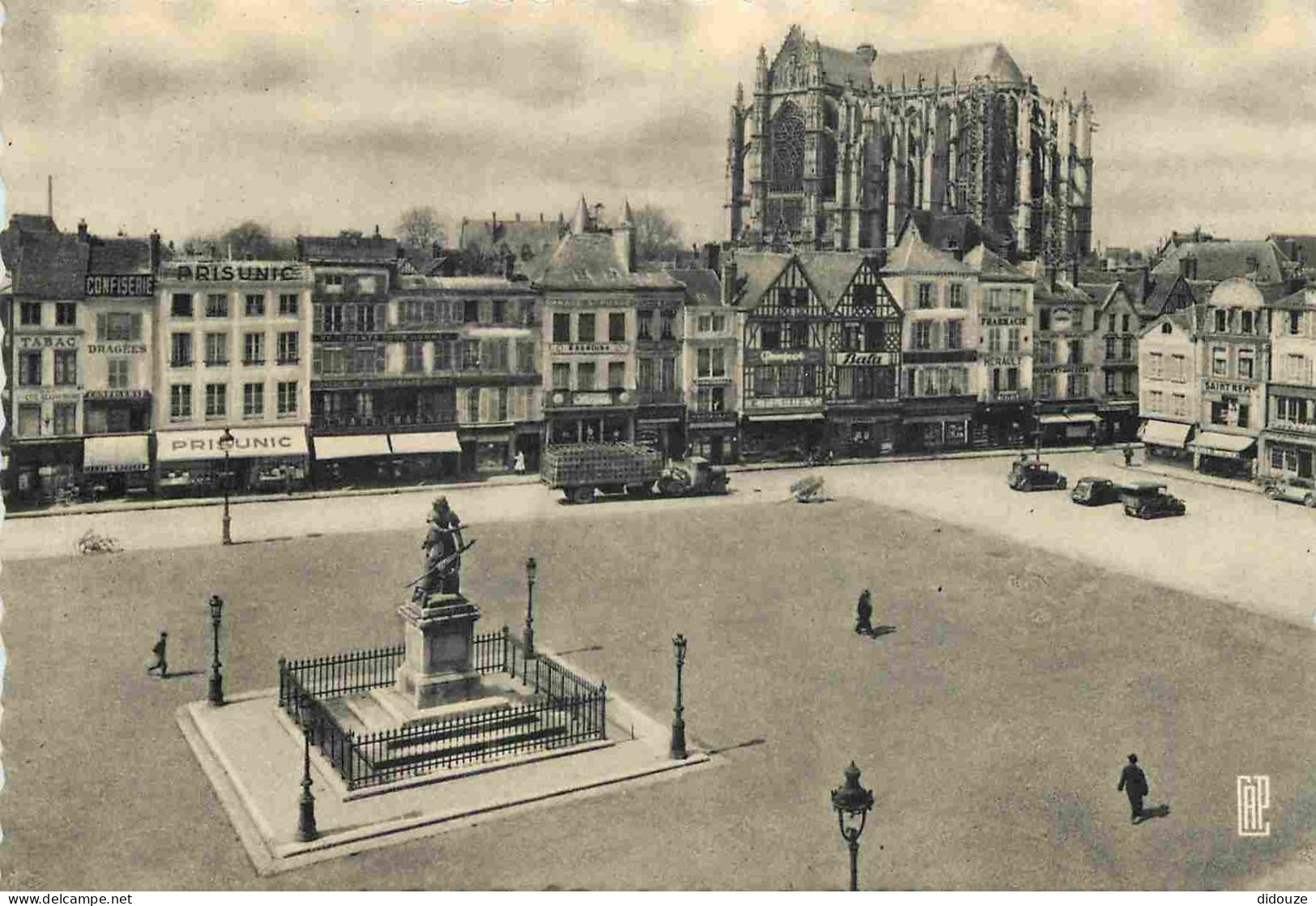 60 - Beauvais - Place De L'Hôtel De Ville - Animée - Automobiles - Carte Dentelée - CPSM Grand Format - Voir Scans Recto - Beauvais