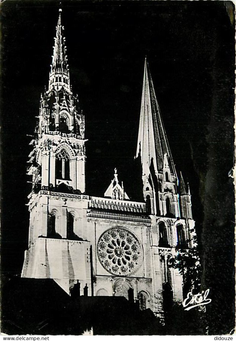 28 - Chartres - La Cathédrale - La Façade Illuminée - Vue De Nuit - Mention Photographie Véritable - Carte Dentelée - CP - Chartres