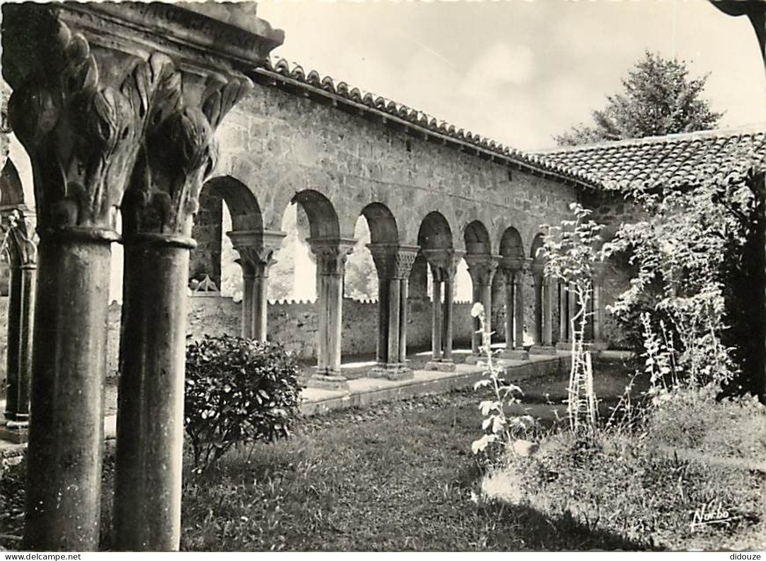 31 - Saint Bertrand De Comminges - Colonnes Du Cloître - Carte Dentelée - CPSM Grand Format - Voir Scans Recto-Verso - Saint Bertrand De Comminges