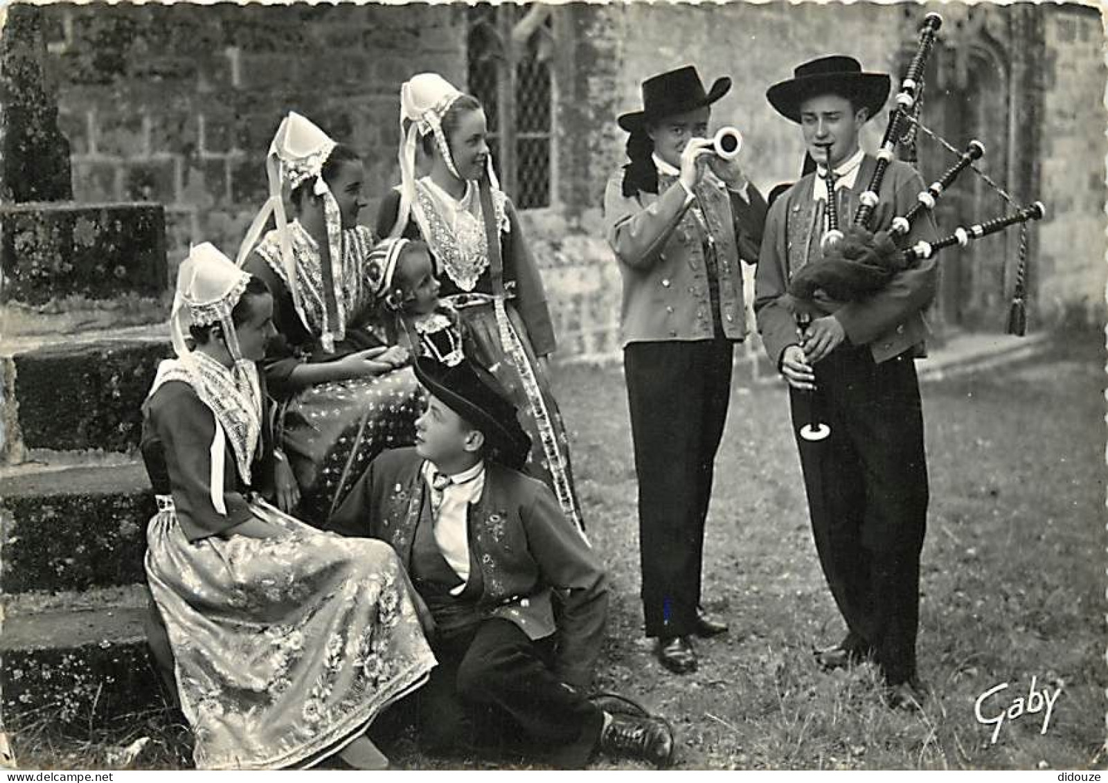 29 - Plougastel Daoulas - Jeunes Filles Et Sonneurs De Plougastel - Folklore - Mention Photographie Véritable - CPSM Gra - Plougastel-Daoulas