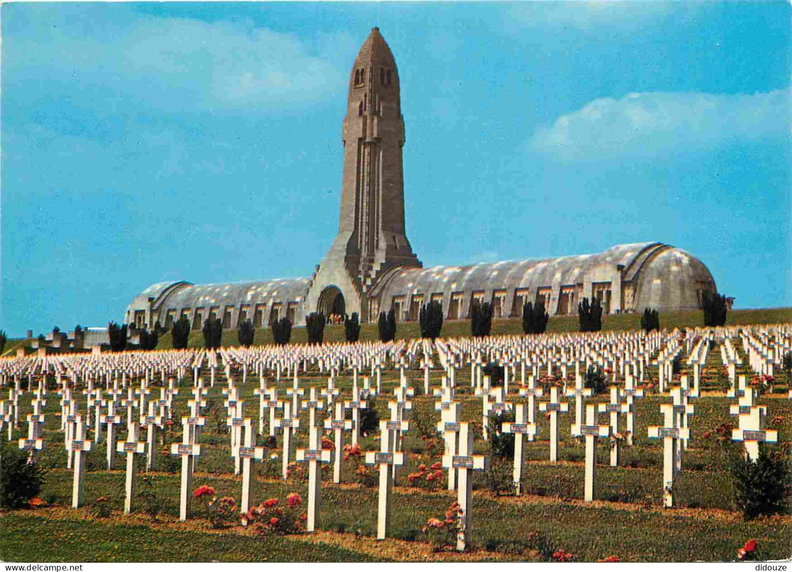 55 - Douaumont - L'Ossuaire De Douaumont - Le Cimetière National Militaire - CPM - Voir Scans Recto-Verso - Douaumont