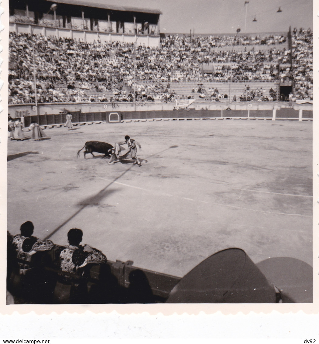 HERAULT BEZIERS CORRIDA 1965 SUITE DE DEUX PHOTOS (TAUROMACHIE FRANCE, TAUREAU, TOREADOR) - Sports