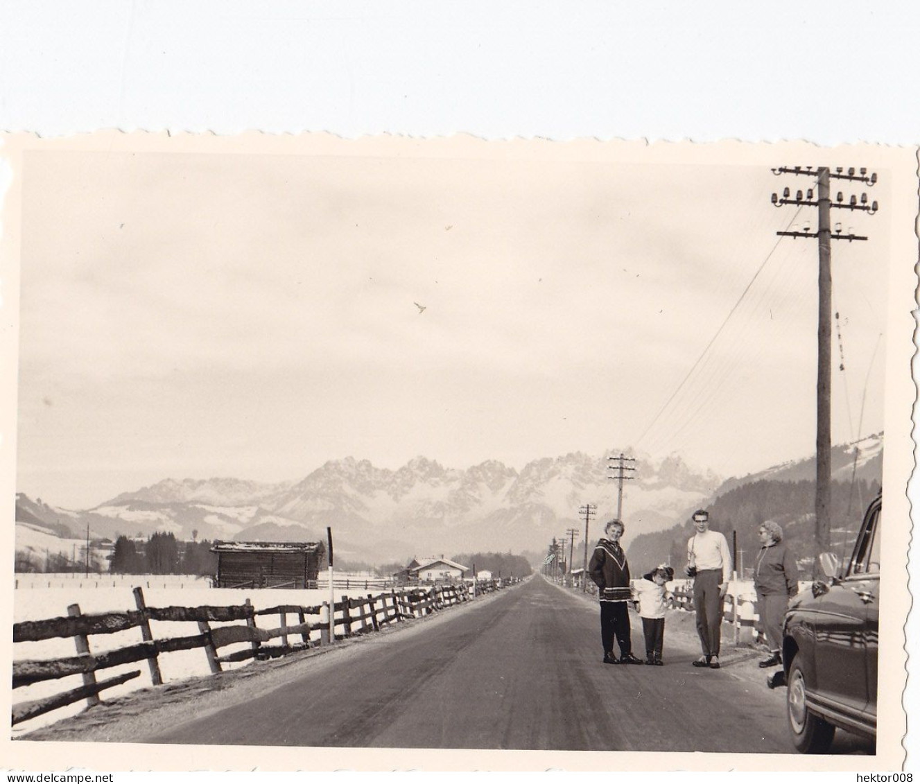 Altes Foto Vintage.Personen Winterlandschaft .ca 1955 (  B10  ) - Personas Anónimos