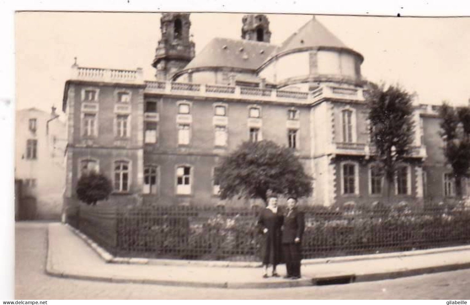 Petite Photo -  1957 -   Devant Les Jardins De La Mairie De LUNEVILLE - Lugares