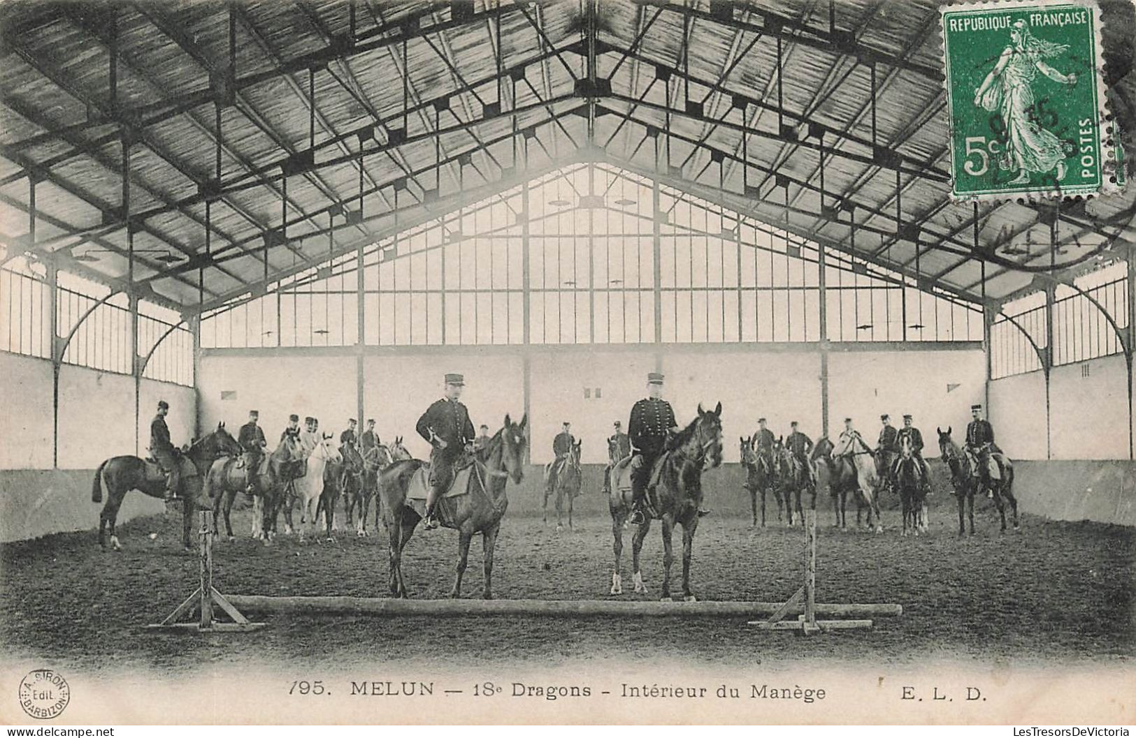 FRANCE - Melun - 18e Dragons - Vue à L'intérieur Du Manège - Militaires - Chevaux - Animé - Carte Postale Ancienne - Melun