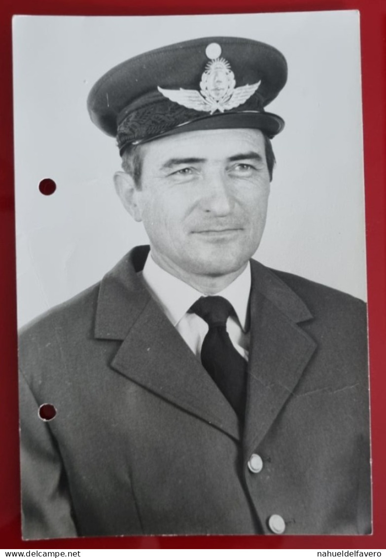 PH - Ph Original - 11,5 X 17.5 Cm - FUERZA AEREA ARGENTINA - FOTO PERFIL OFICIAL Y FIRMA SUBOFICIAL MAYOR - 1982 - Guerra, Militares