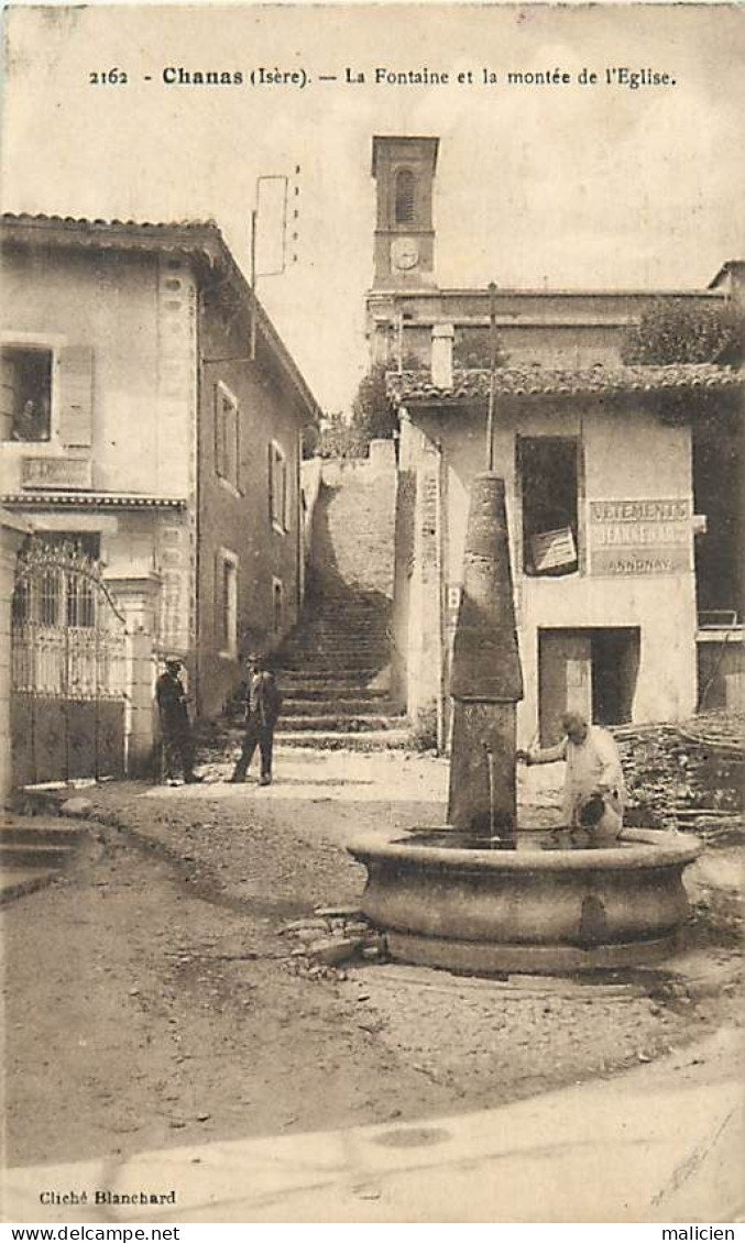 - Dpts Div.-ref-BN357- Isère - Chanas -fontaine Et Montée église - Publicité Vêtements Jeanne D Arc - Annonay - Ardèche - Chanas