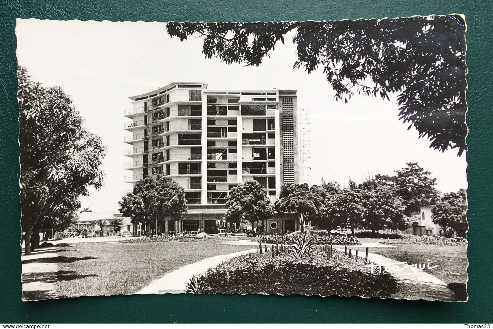 Brazzaville, Le Building, Lib "Au Messager", N° 629 - Brazzaville