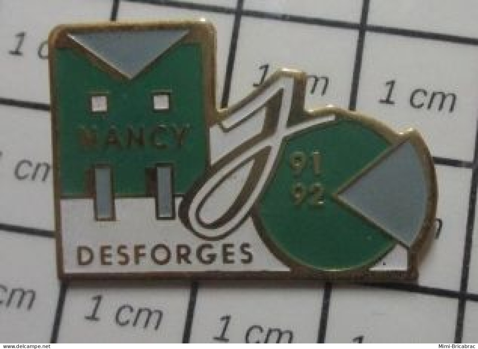 512D Pin's Pins / Beau Et Rare : VILLES / MJC NANCY DESFORGES - Städte