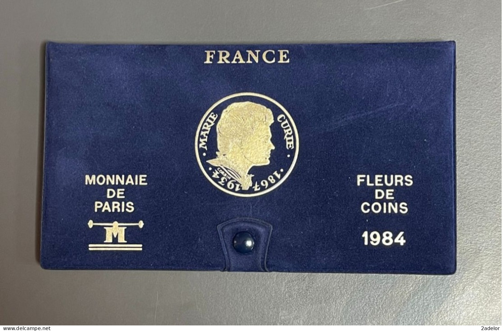 Coffret Série De Pièces Françaises Fleurs De Coins 1984, De 1 Centime à 100 Frs - Conmemorativos