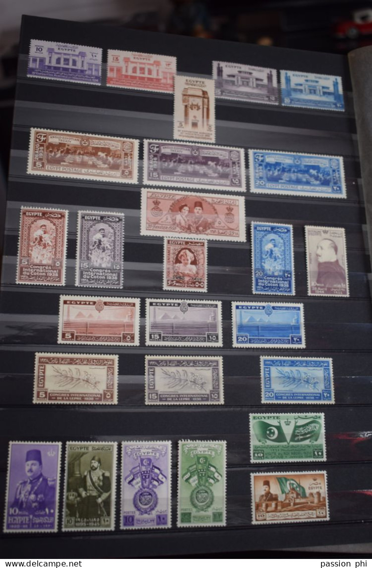 EGYPTE PETIT ENSEMBLE DE TIMBRES NEUFS AVEC OU SANS CHARNIERE DANS UN CLASSEUR POIDS 1.2 K - Andere & Zonder Classificatie