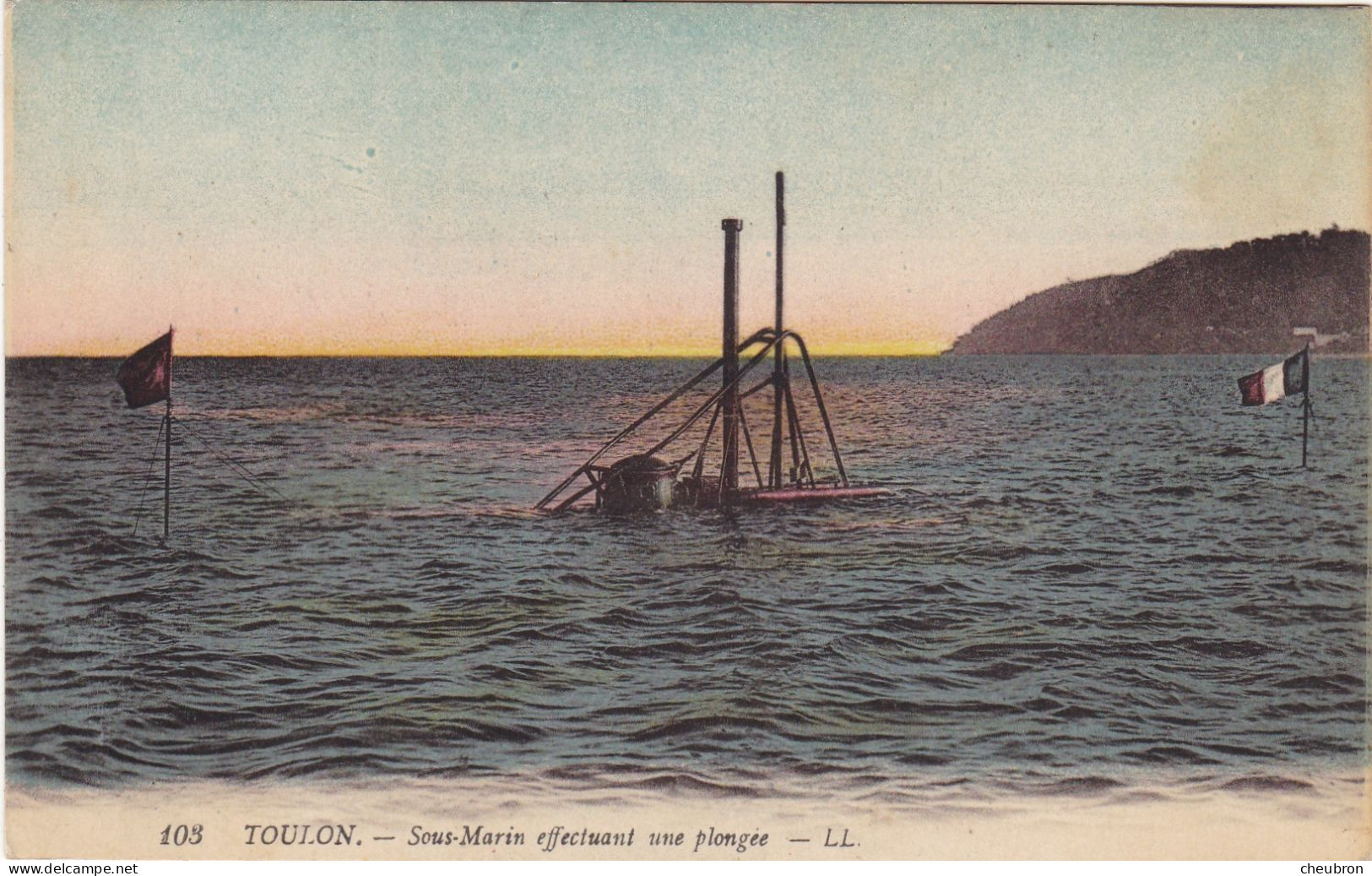 SOUS- MARINS. TOULON. CPA COLORISEE..SOUS- MARIN EFFECTUANT UNE PLONGEE - Submarines