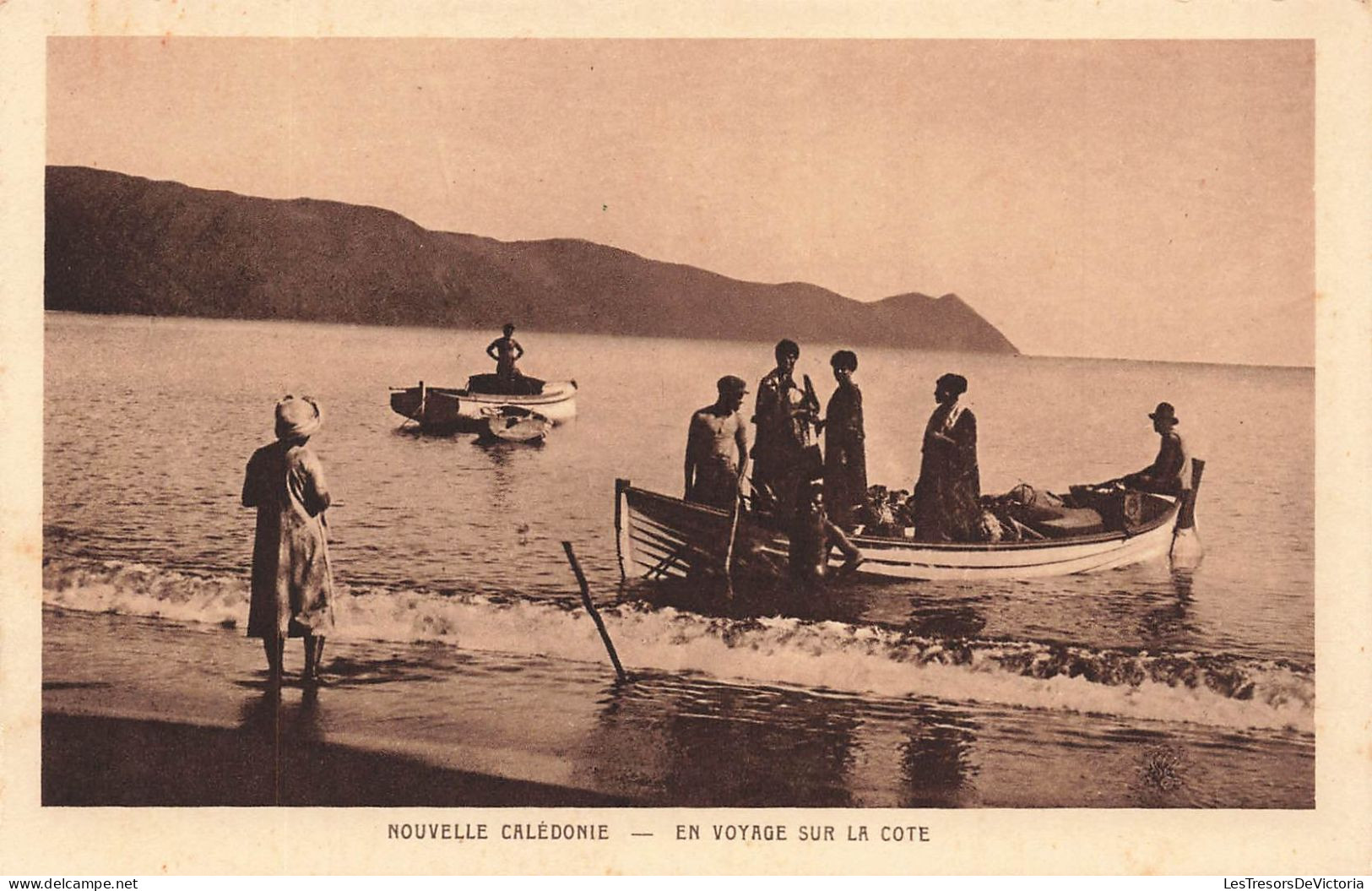 FRANCE - Nouvelle Calédonie - En Voyage Sur La Côte -  Animé - Barque - Animé - Carte Postale Ancienne - Nouvelle Calédonie
