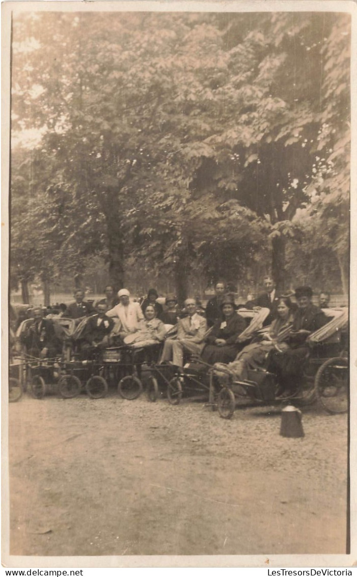 CARTE PHOTO - Femmes - Hommes - Plusieurs Personnes Importantes - Carte Postale Ancienne - Fotografie