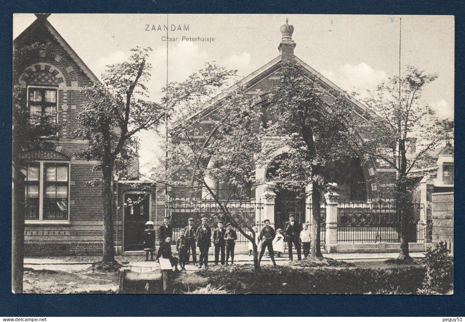 Zaandam. Czaar Peterhuisje. La Maison De Pierre Le Grand Où Il A Travaillé En 1697. Enfants En Pose. - Zaandam