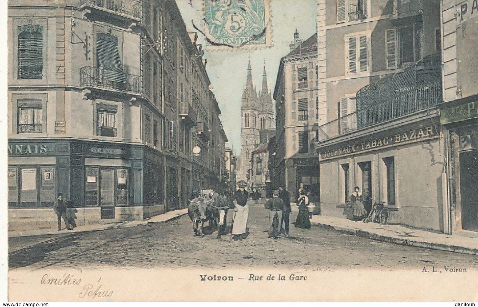 38 // VOIRON   Rue De La Gare   COLORISEE /   Journeaux Tabac Bazar à Droite - Voiron
