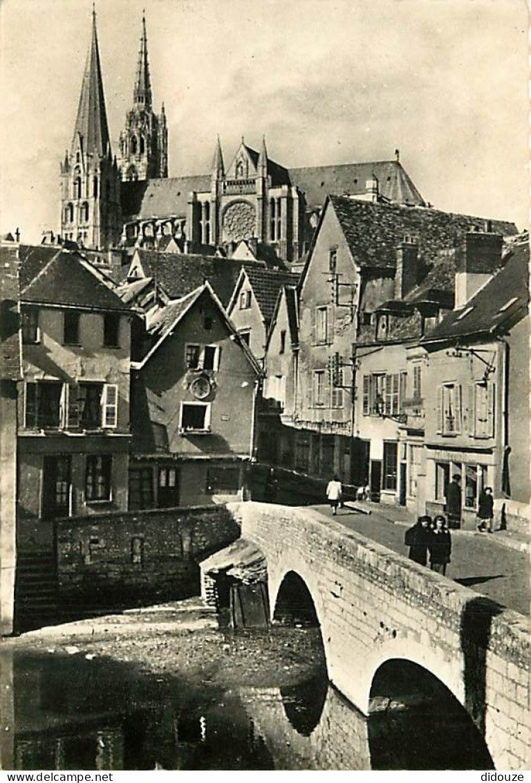 28 - Chartres - La Vieille Cité Du XVe Siècle - Animée - Carte Dentelée - CPSM Grand Format - Etat Gros Pli Visible - Vo - Chartres