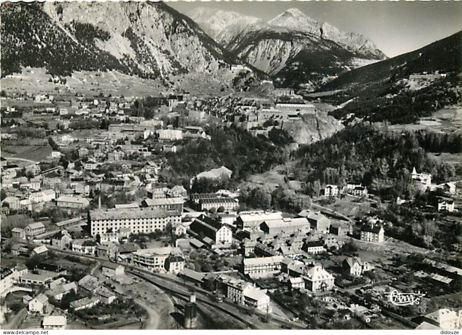 05 - Briançon - Vue Générale Aérienne - CPSM Grand Format - Carte Neuve - Voir Scans Recto-Verso - Briancon