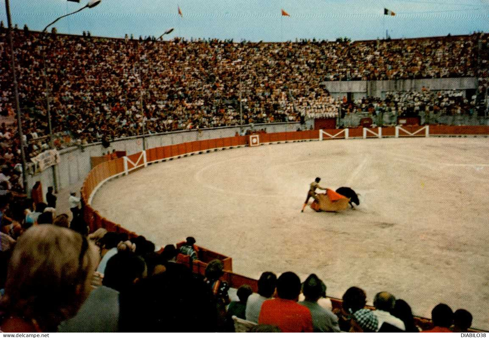 BEZIERS    ( HERAULT )     LES ARENES. FERIA DU 15 AOUT - Stierkampf