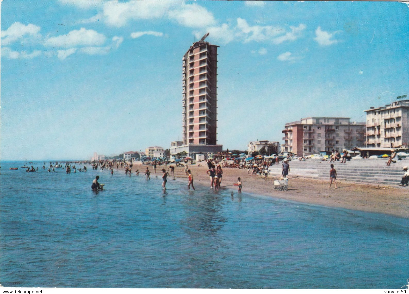 JESOLO-VENEZIA-SPIAGGIA E GRATTACIELO CARAVEL-CARTOLINA VERA FOTOGRAFIA- VIAGGIATA IL 30-8-1965 - Venezia (Venice)