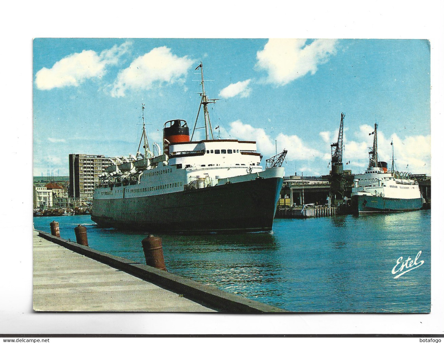 CPM BOULOGNE SUR MER,  PAQUEBOTS DANS LE PORT - Steamers