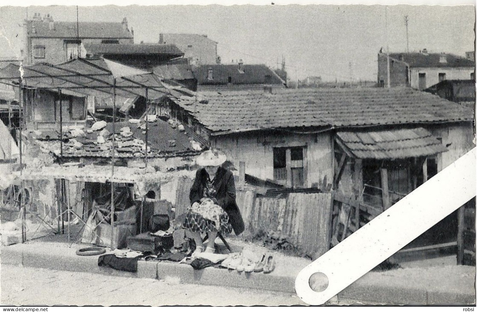 75 Paris XVII, CPSM, Le Marché Aux Puces De La Zone,  D17.30 - Arrondissement: 17