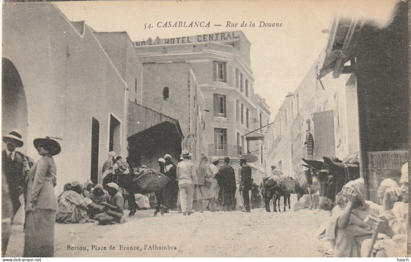 4932 7 Casablanca, Rue De La Douane. (Postmark 1919) (Small Creases In The Corners)  - Casablanca