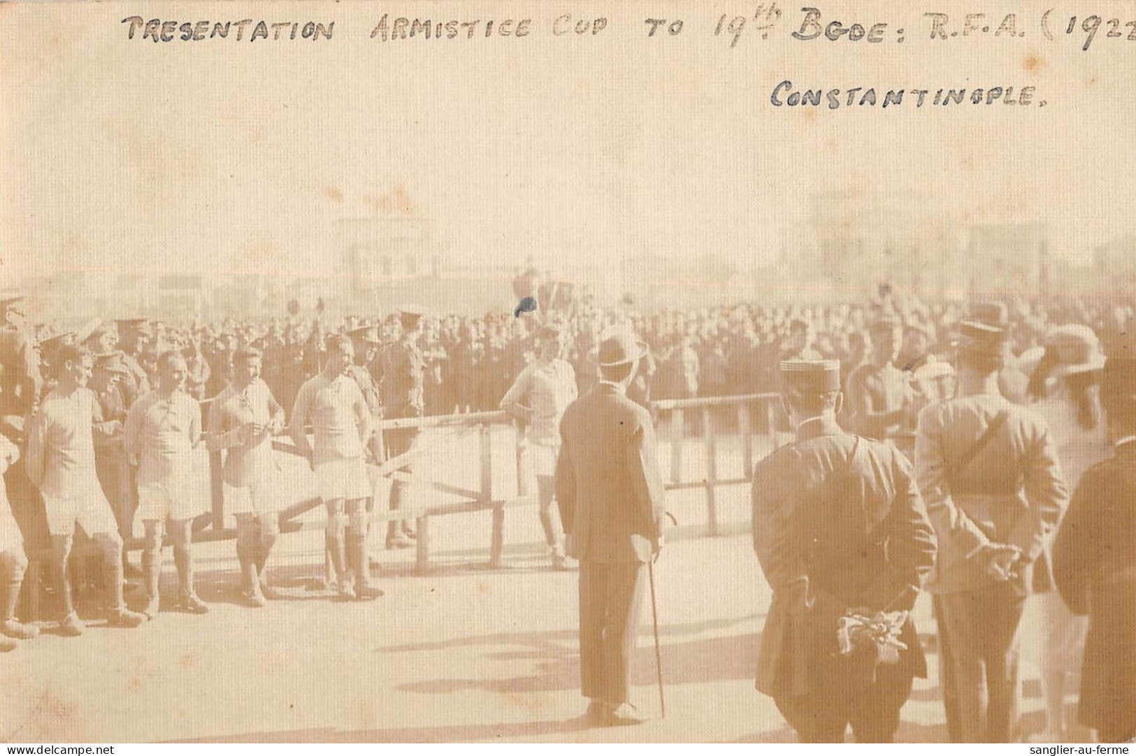 CPA / TURQUIE / CARTE PHOTO / CONSTANTINOPLE / PRESENTATION ARMISTICE CUP TO 19th BGDE: RFA 1922 / CONSTANTINOPLE - Turchia