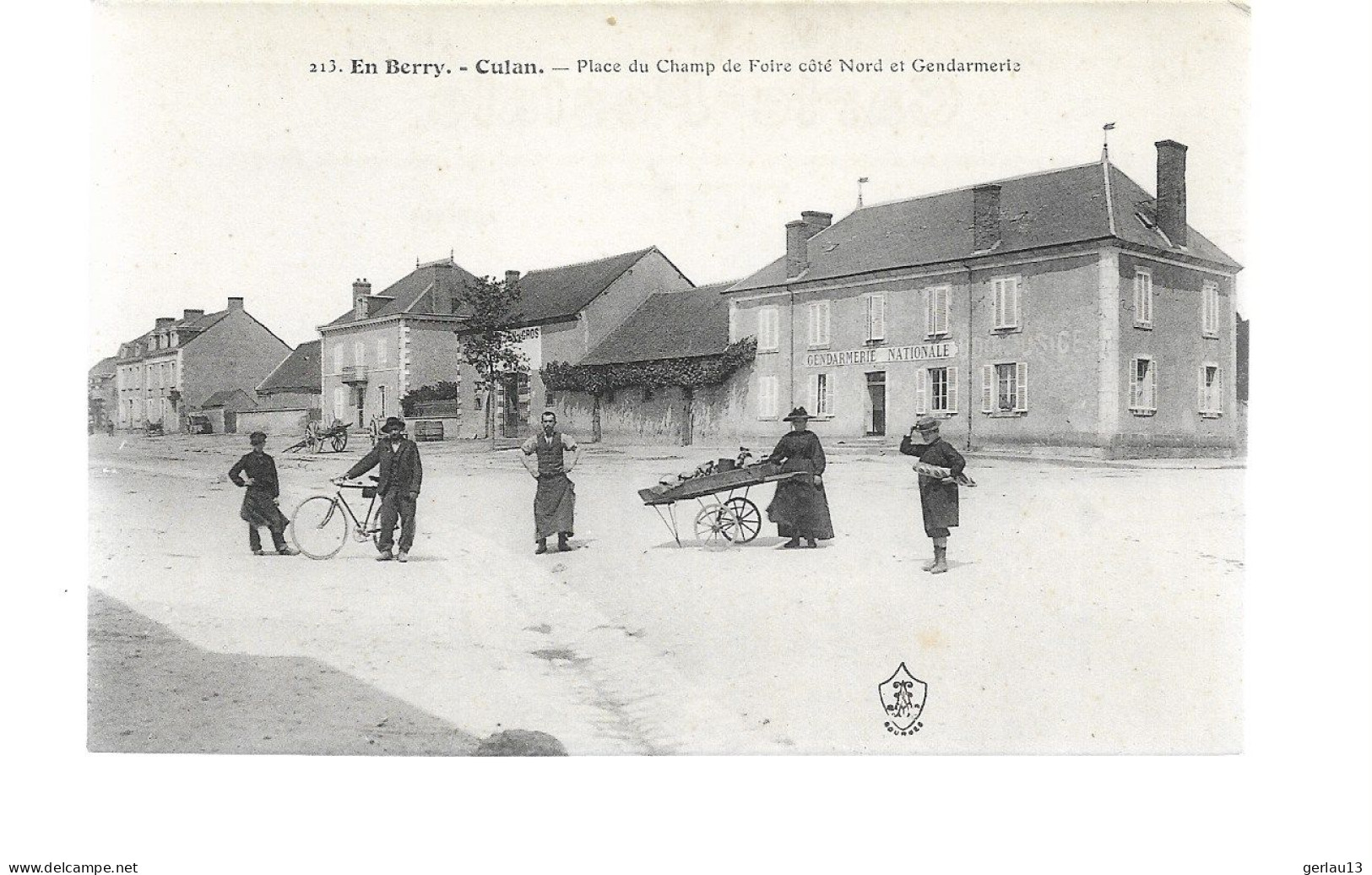 213      EN BERRY    CULAN    PLACE DU CHAMP DE FOIRE   COTE NORD ET GENDARMERIE - Culan