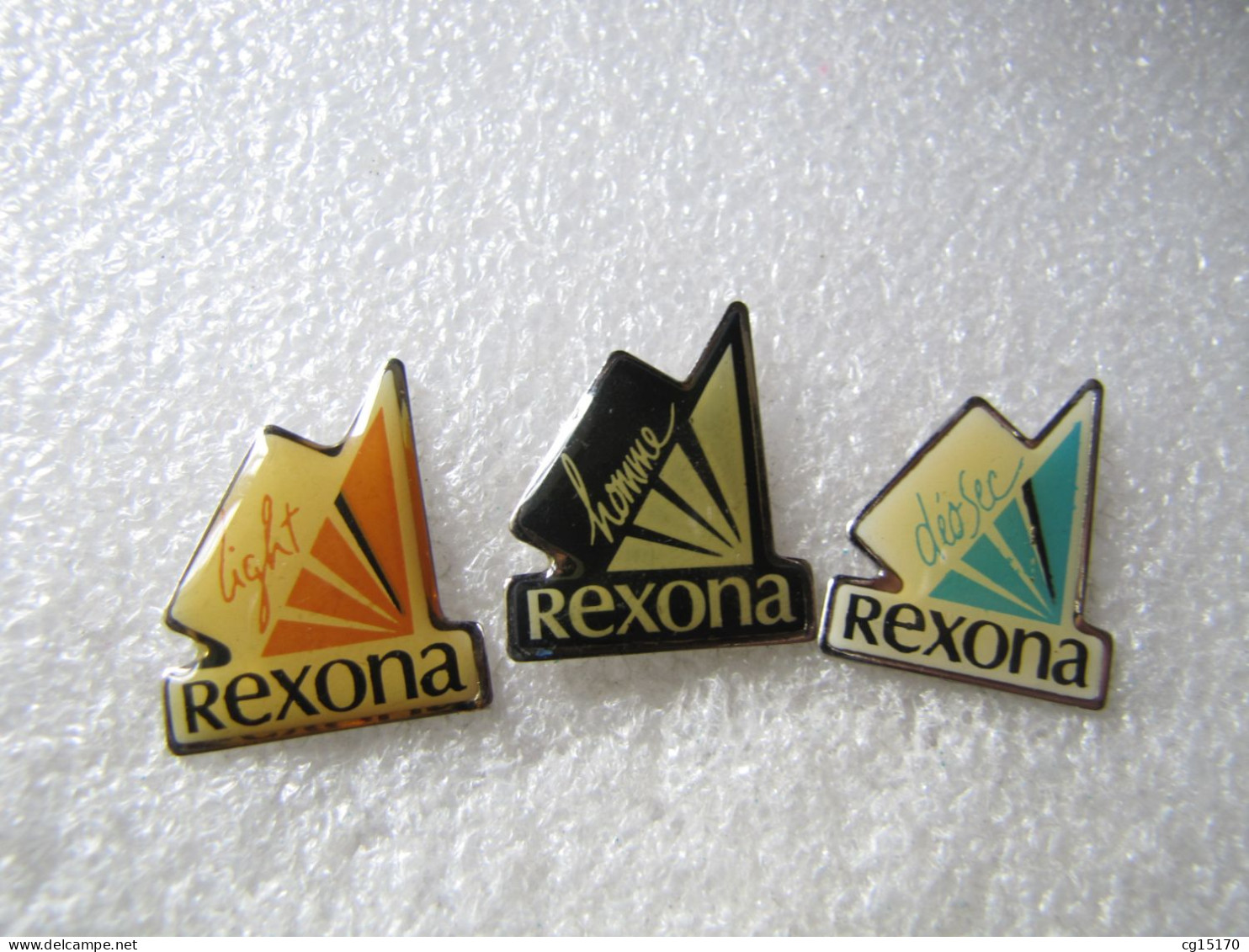 PIN'S    LOT 3  REXONA - Perfume