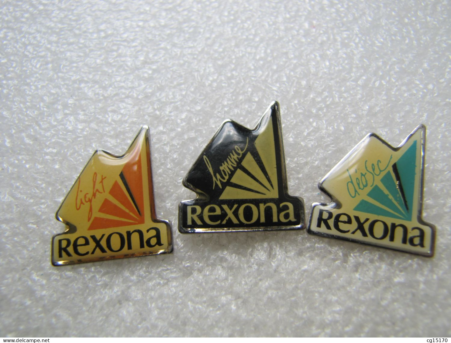 PIN'S    LOT 3  REXONA - Perfumes