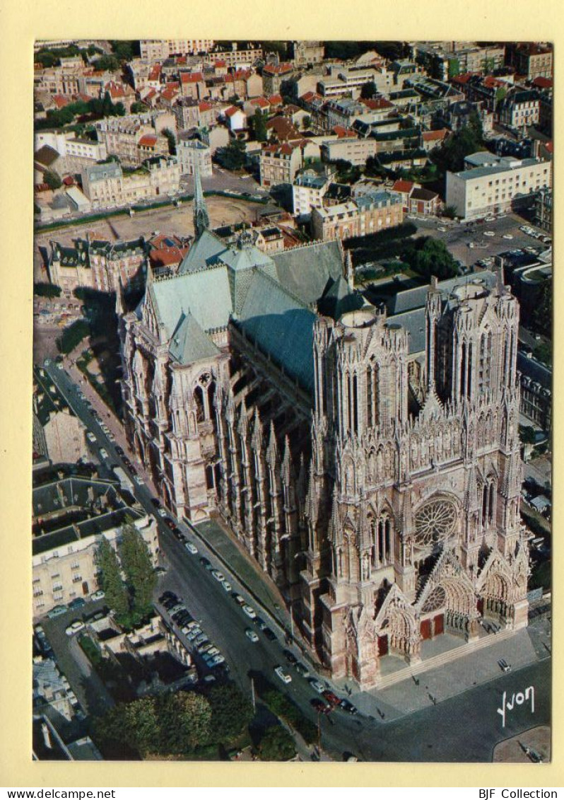 51. REIMS - La Cathédrale / Vue Aérienne (Par Alain Perceval) (voir Scan Recto/verso) - Reims