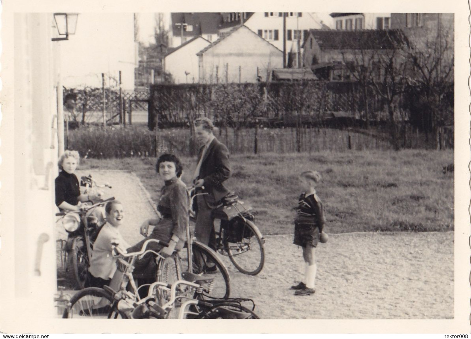 Altes Foto Vintage. Familie -Freunde ..ca 1958 (  B10  ) - Persone Anonimi