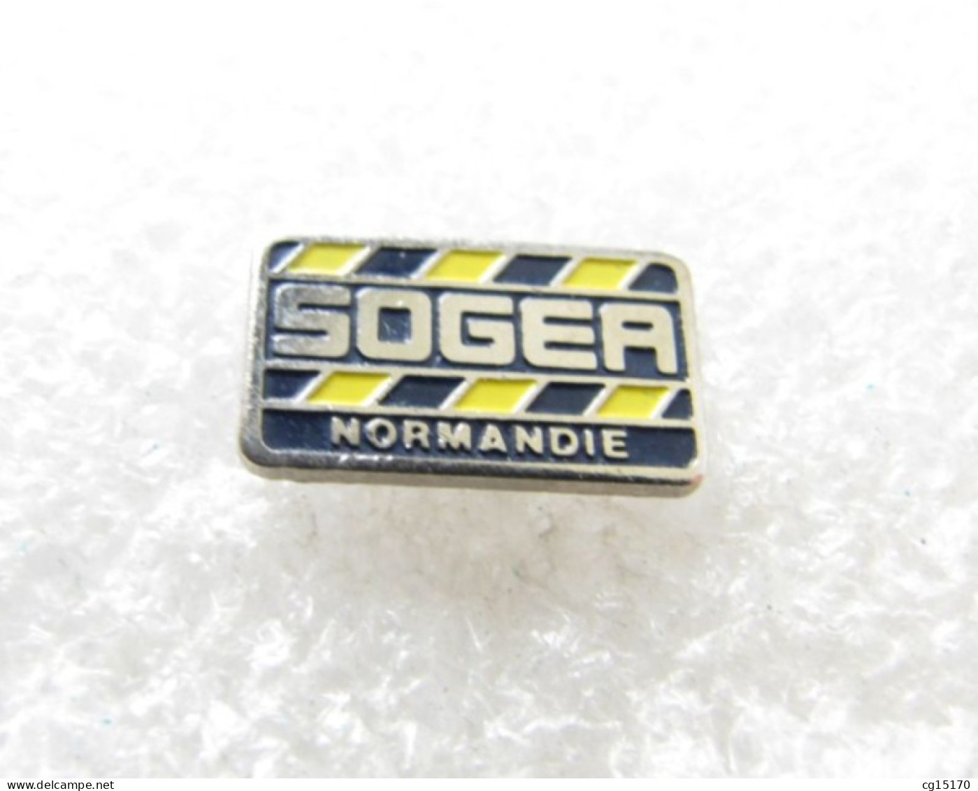 PIN'S     SOGEA  NORMANDIE    TRAVAUX PUBLICS  Email Grand Feu - Otros & Sin Clasificación