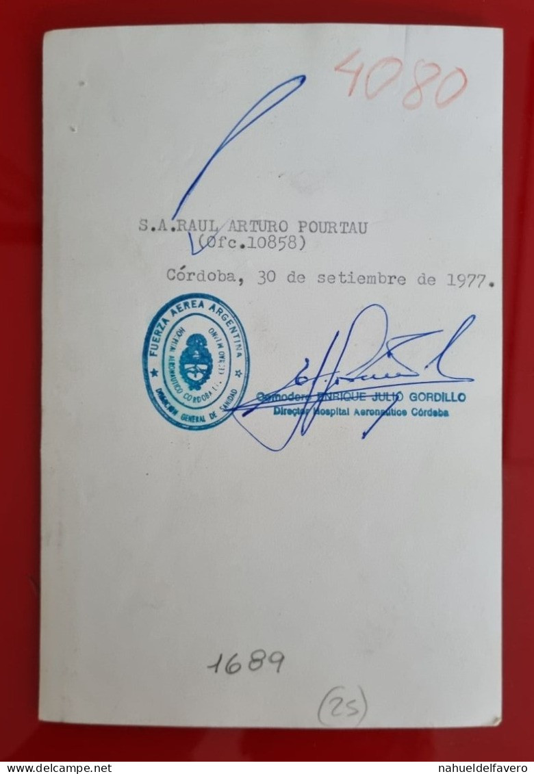 PH - Ph Original - 11,5 X 17.5 Cm - FUERZA AEREA ARGENTINA - FOTO OFICIAL Y FIRMA SUBOFICIAL AUXILIAR - 1977 - Krieg, Militär