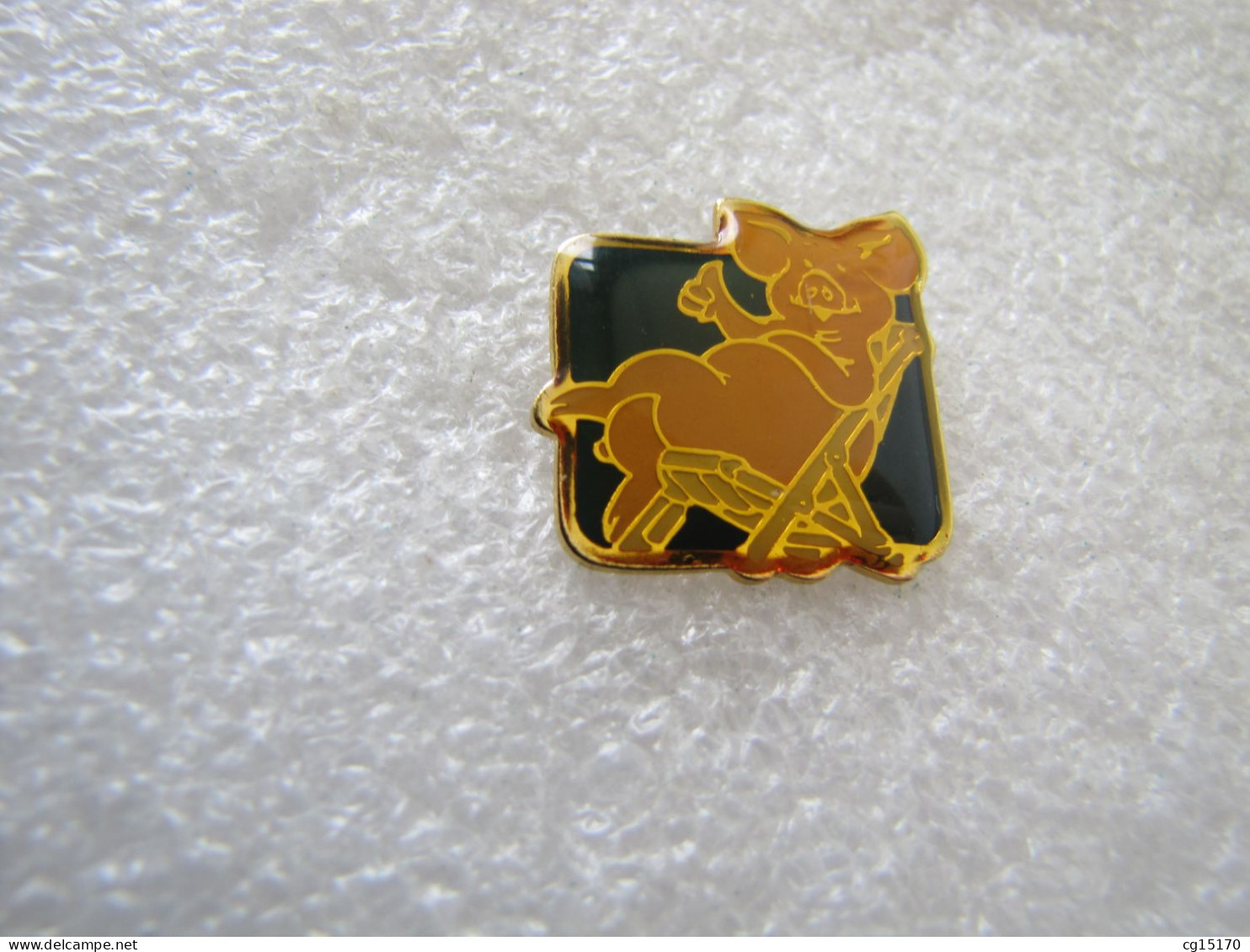 PIN'S     ANIMAUX  COCHON - Animales
