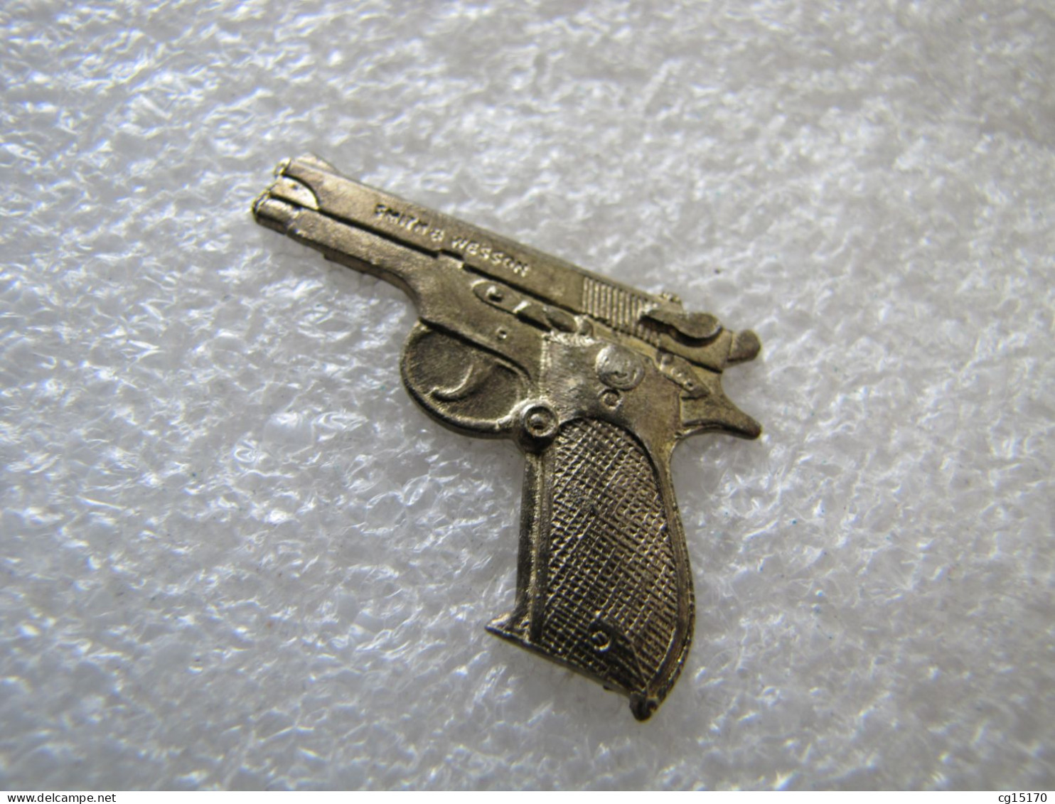 PIN'S     PISTOLET  SMITH ET WESSON - Other & Unclassified
