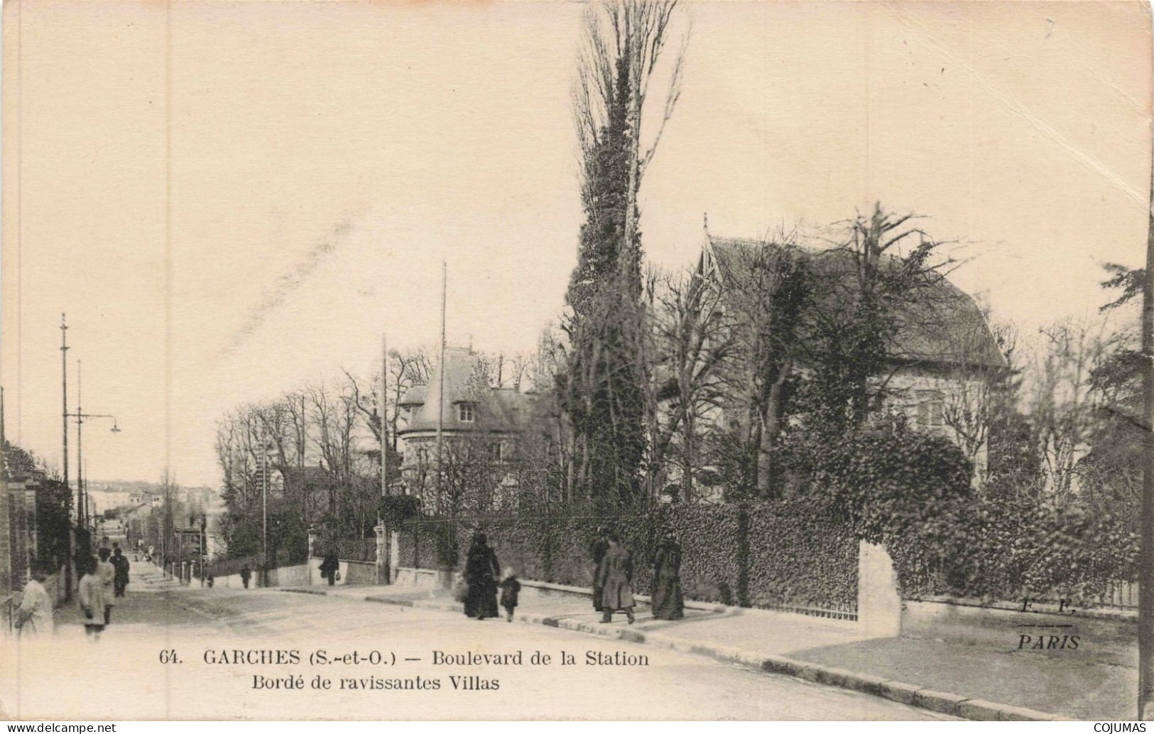 92 - GARCHES _S28344_ Boulevard De La Station - Bordé De Ravissantes Villas - En L'état Pli - Garches